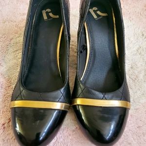 Report either wedges with gold trim